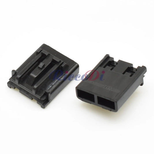 Close-up of terminals on 346027-1 2-pin automotive connector for secure fog light connection