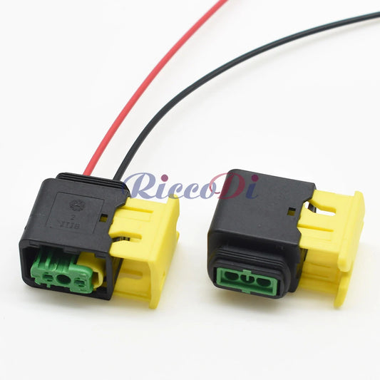 Close-up of 3 Pin 1.5 Series AC Assembly Connector terminals 3-1418448-1 for high temperature resistance wire harness