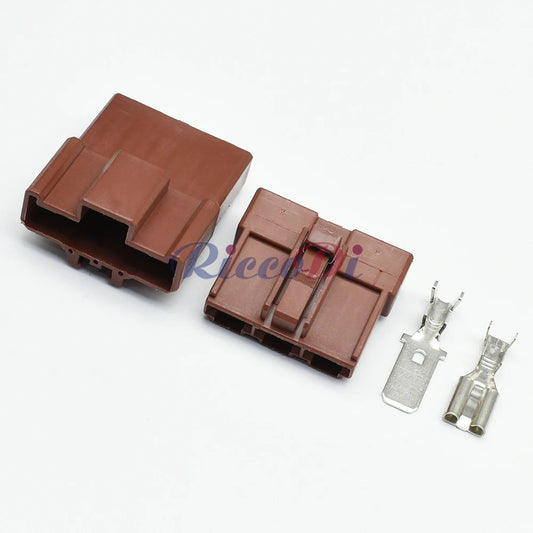 Close-up of 3-pin HD series connector highlighting secure male and female contacts for automotive wiring