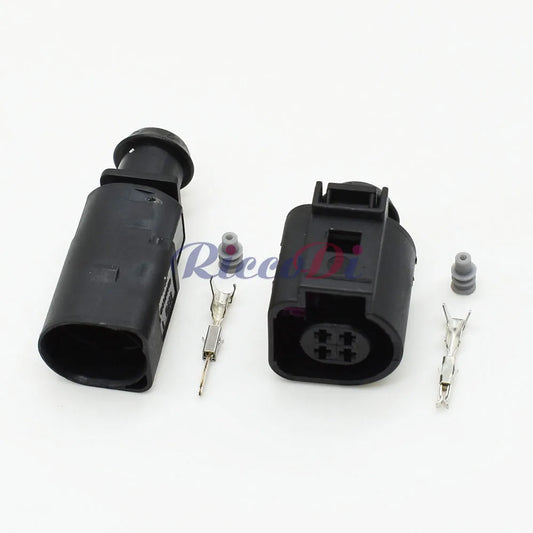 Close-up of 4 Hole male female 1.5mm water temperature sensor connector terminals 4B0 973 812 4B0973812 4B0 973 712 for VW