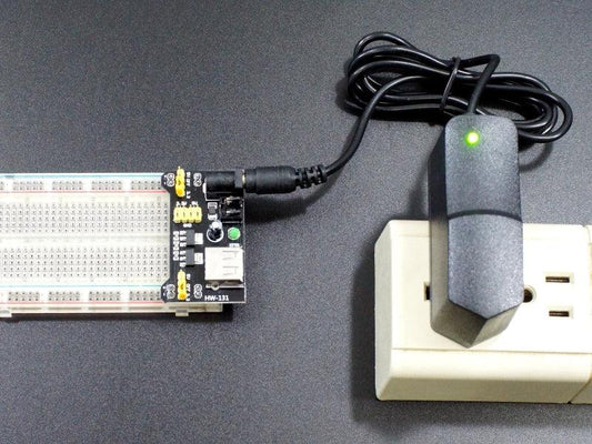 AC-Adapter-7.5V-1A-In-Operation