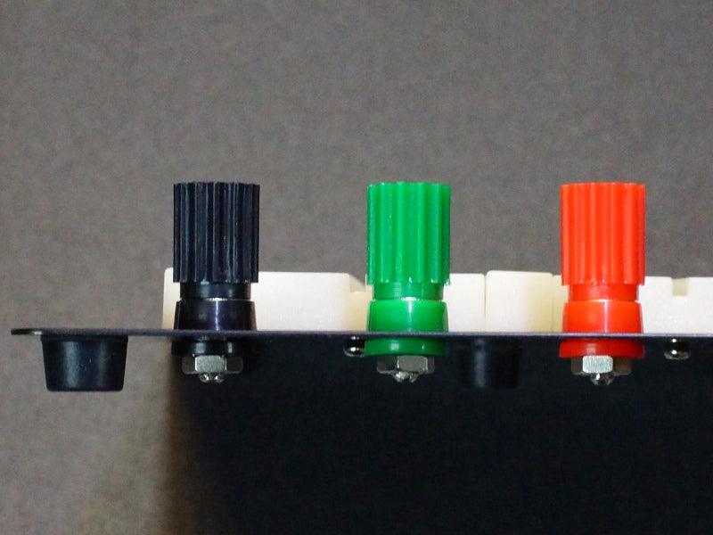 Breadboard-3-Binding-Posts-Pro-Series_0f8cacaf-96ad-476e-9cf6-c6166d39b3f4