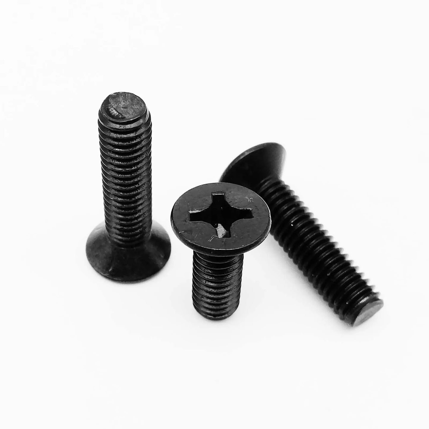Close_Up_Black_304_Stainless_Steel_Phillips_Flat_Countersunk_Head_Screw_Detail