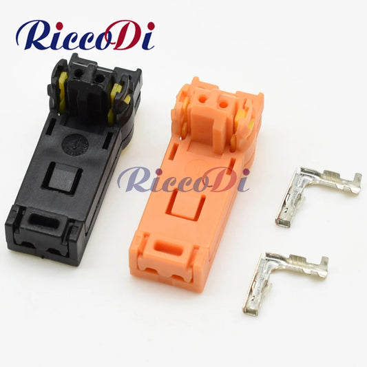 Side profile of male and female waterproof plug for automotive wiring harness