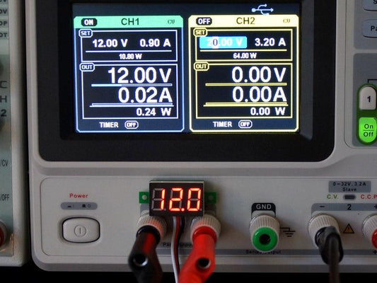DVM-0-100V-Red-Accuracy