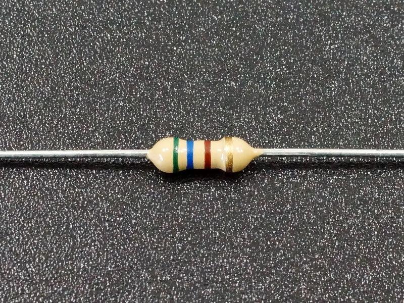 Resistor-560-Ohm-5