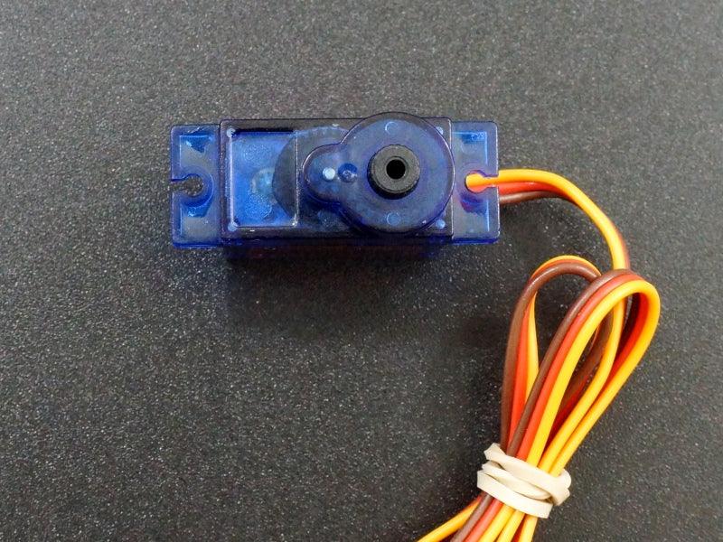 Servo-SG92R-Top