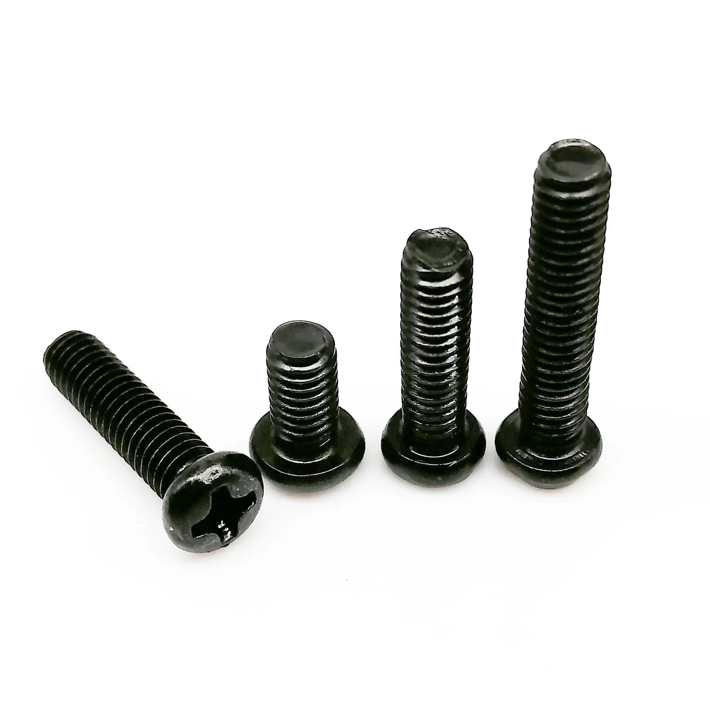 Small_Size_Black_Carbon_Steel_Phillips_Pan_Head_Screw_Bolt_GB818_Close_Up