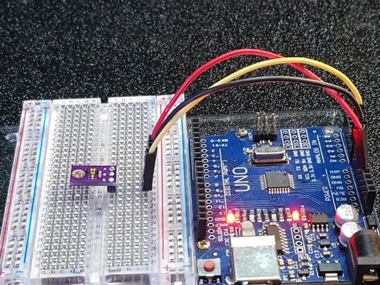 TEMT6000-Ambient-Light-Sensor-Module-In-Operation