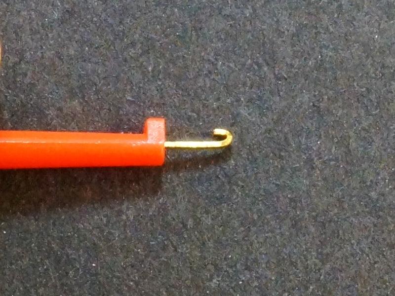 Test-Clip-Hook-Grip-Red-Hook-Clip