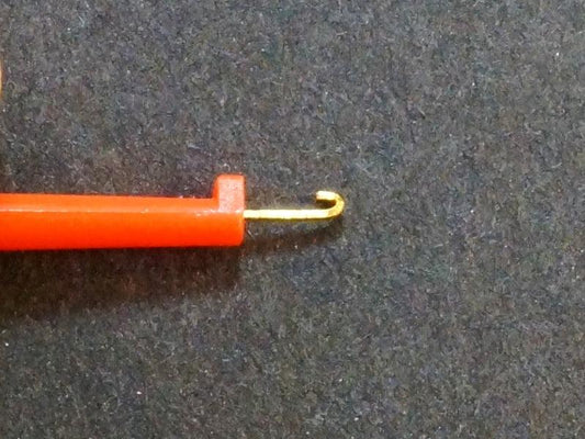 Test-Clip-Hook-Grip-Red-Hook-Clip