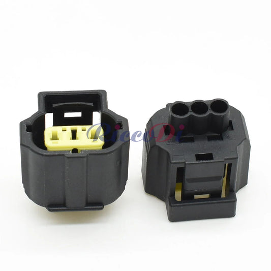 Close-up of 3-pin female wire harness plug 184032-1 highlighting secure terminals and durable housing