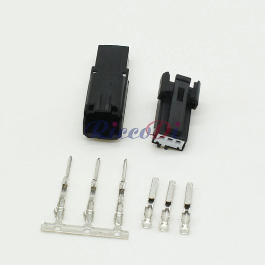 Close-up of 3-Pin terminals on auto connector 31067-1040 31067-1010 1393367-1 for precise electrical connection in Ford interior systems