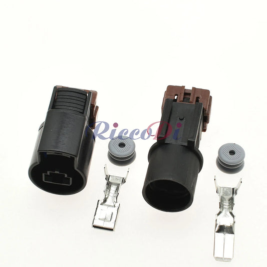 Close-up of terminal on 7.8mm series automotive connector plug and socket PK011-01027 / PK015-01027 for stable electrical connection