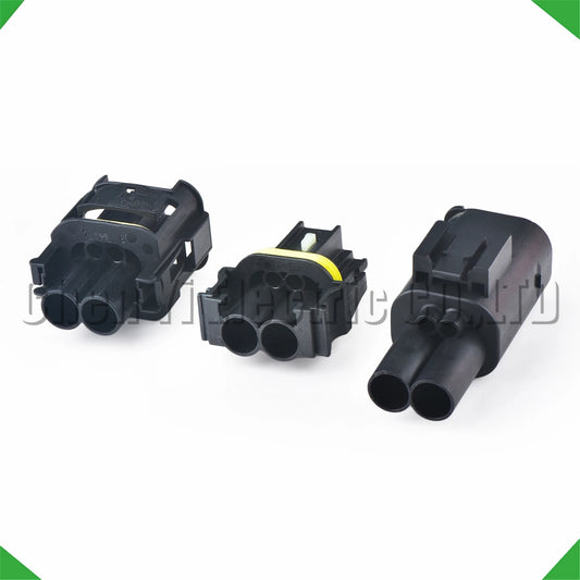 Close-up of 4 Pin electronic fan wire harness plug for BMW X1, X3, X5, part numbers 10102694, 10102687, 9315483-01, 10102761, 9442401