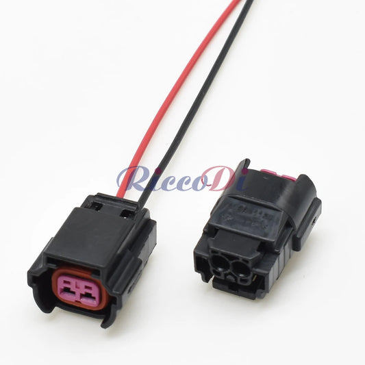 Close-up of terminals on DJ7021B 2.2mm automotive injector connector ensuring reliable contact