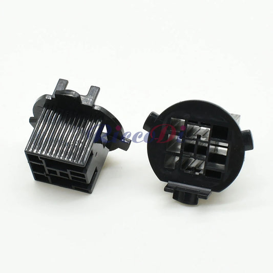 Low beam headlight socket connector interface showing secure fit and stable electrical contact