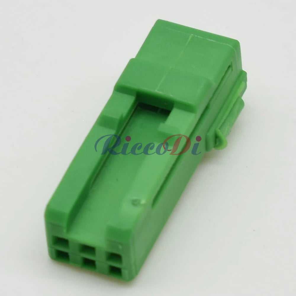 Detailed view of waterproof seal and housing of 0.6mm DJ7031YA auto connector