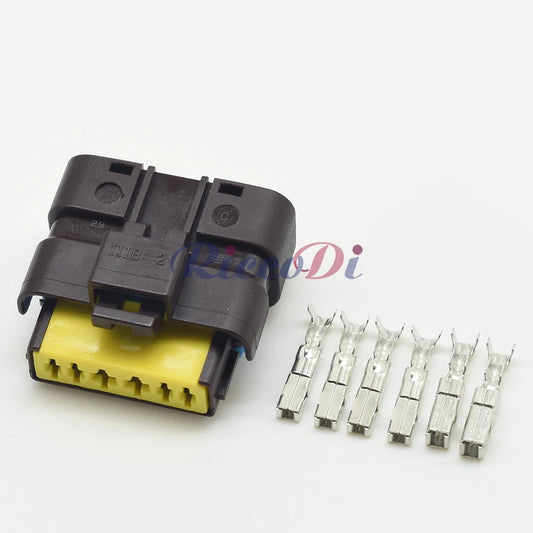 1.5 and 2.8 series automotive fuel pump socket with sealed structure