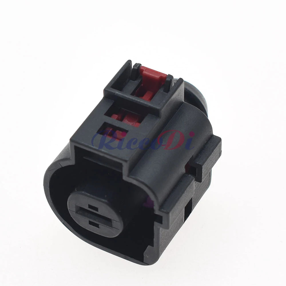 1 pin automotive starter motor connector showing secure terminal structure and precise pin alignment