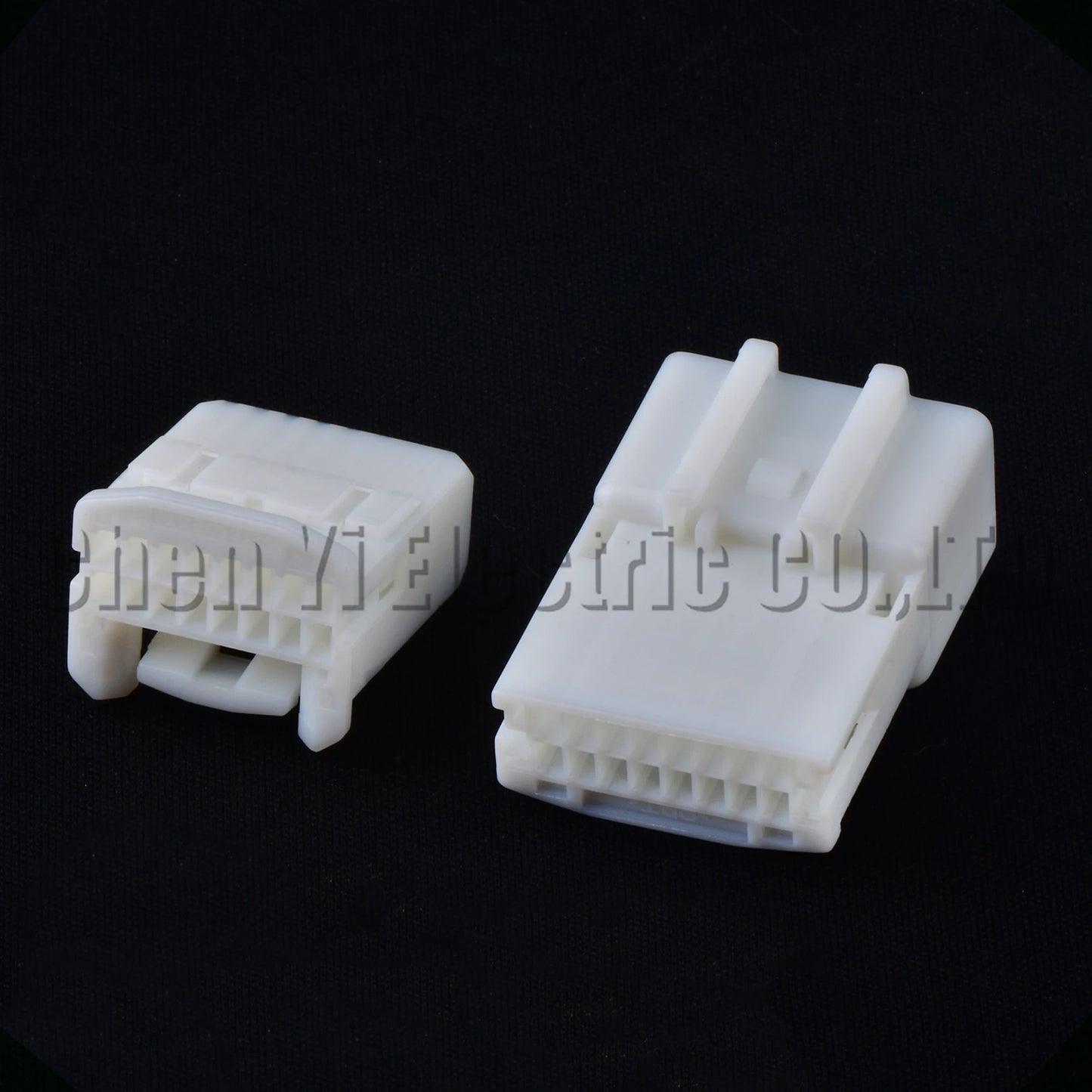 1318386-1 car audio wire harness plug connector