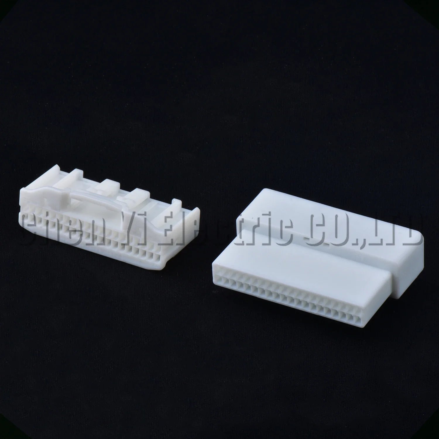 1318389-1 multimedia host wire harness connector