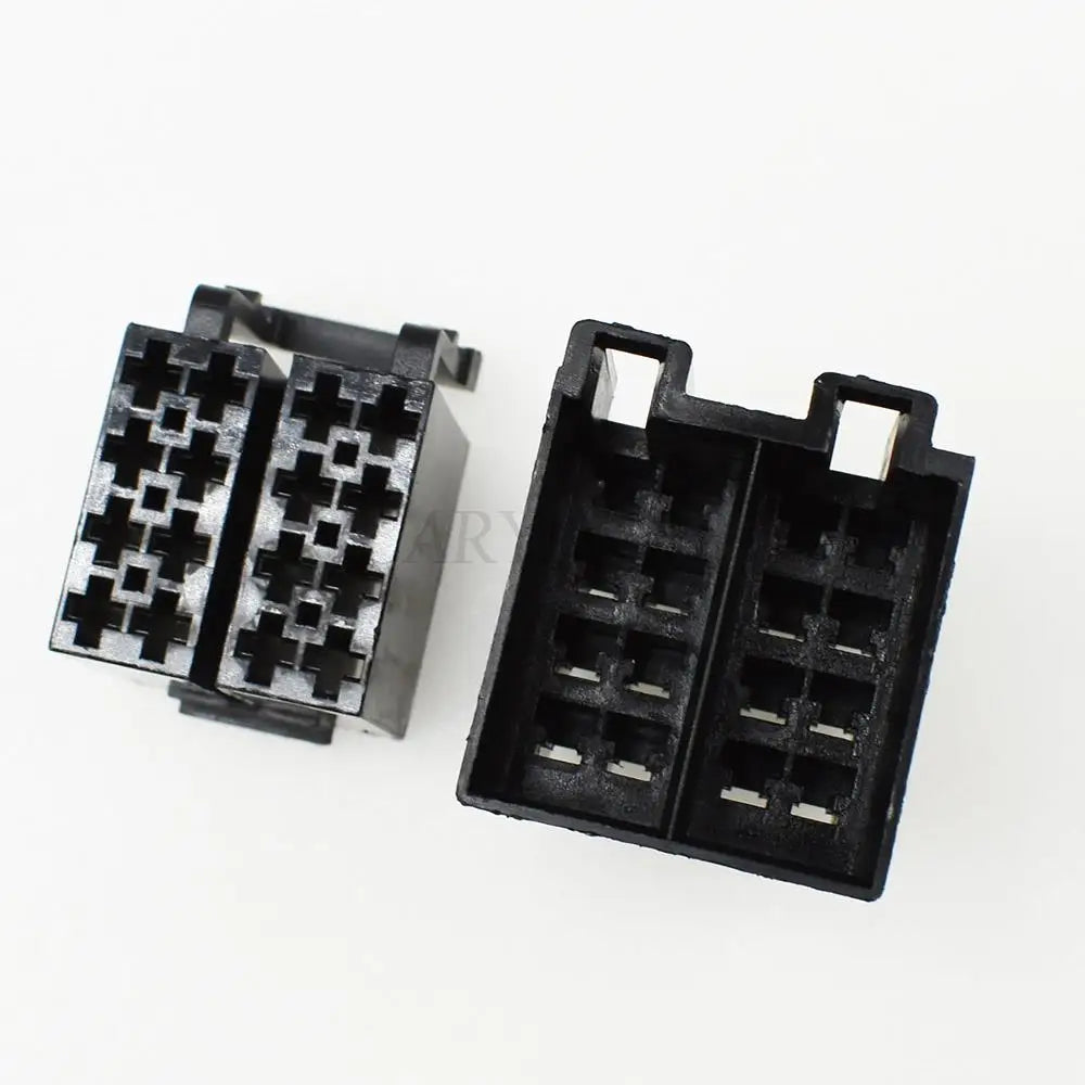 16 hole auto audio cable socket showing terminal layout and locking design for automotive ISO wire plug