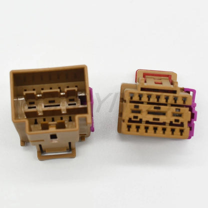 17 pin automotive power seat connector showing terminal layout and locking design for VW Passat Golf A4L A6L Q3 Q5 Q7