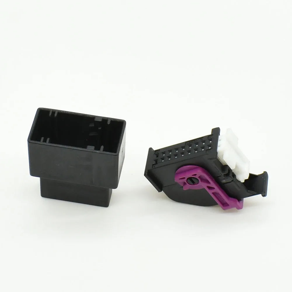 18 pin car air conditioning panel plug showing terminal layout and locking design for VW auto amplifier wire connector