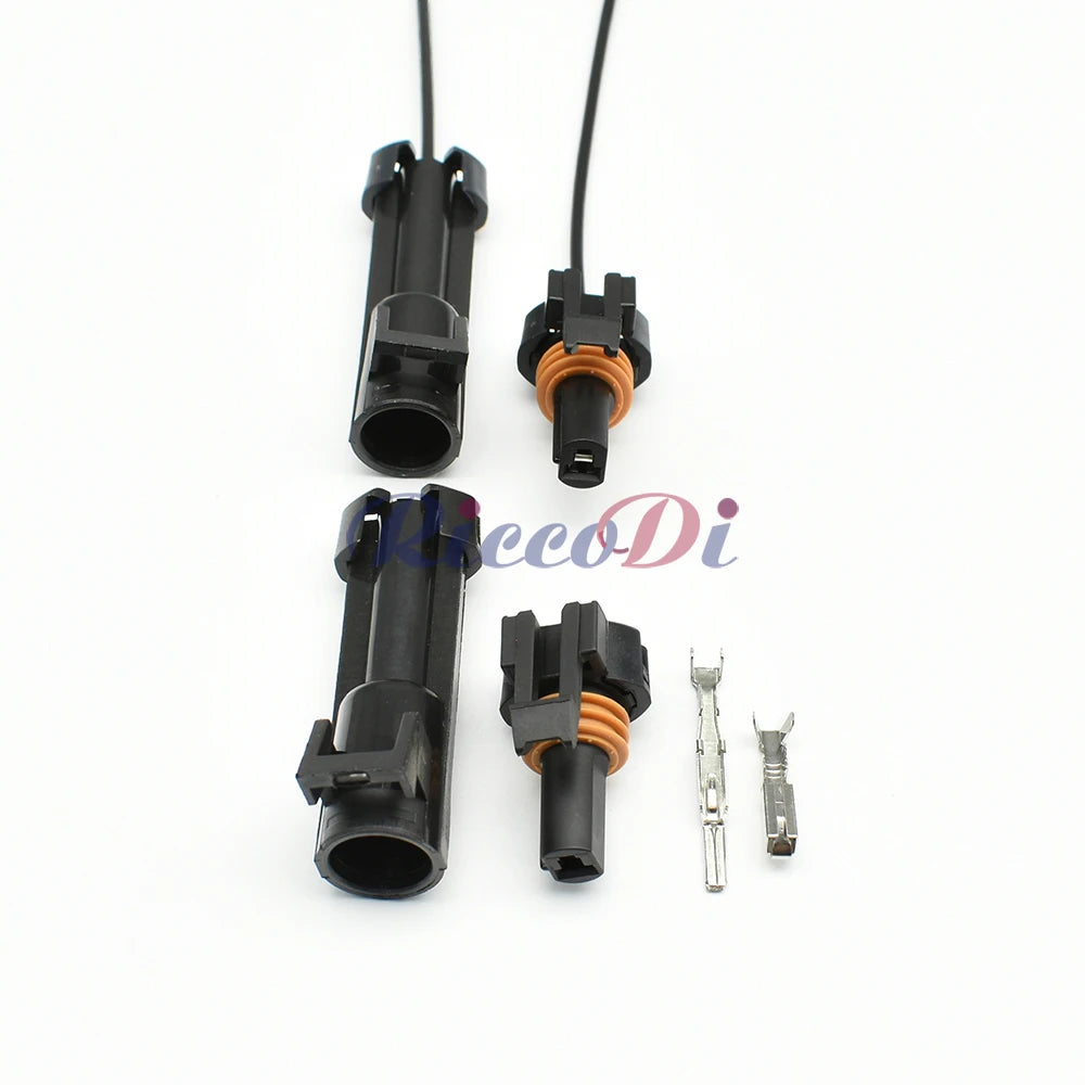 1 Pin male and female automotive wiring connector attached to cable for stable and secure vehicle electrical connections