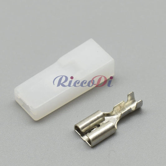 Close-up of 1 Pin unsealed automotive connector showing 6.3 mm terminal and pin interface for reliable electrical connection