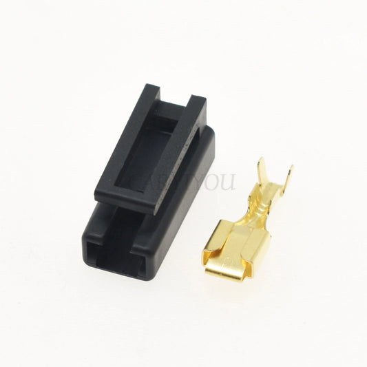 1 pin female automotive connector plug with brass terminal showing overall design for wire harness installation