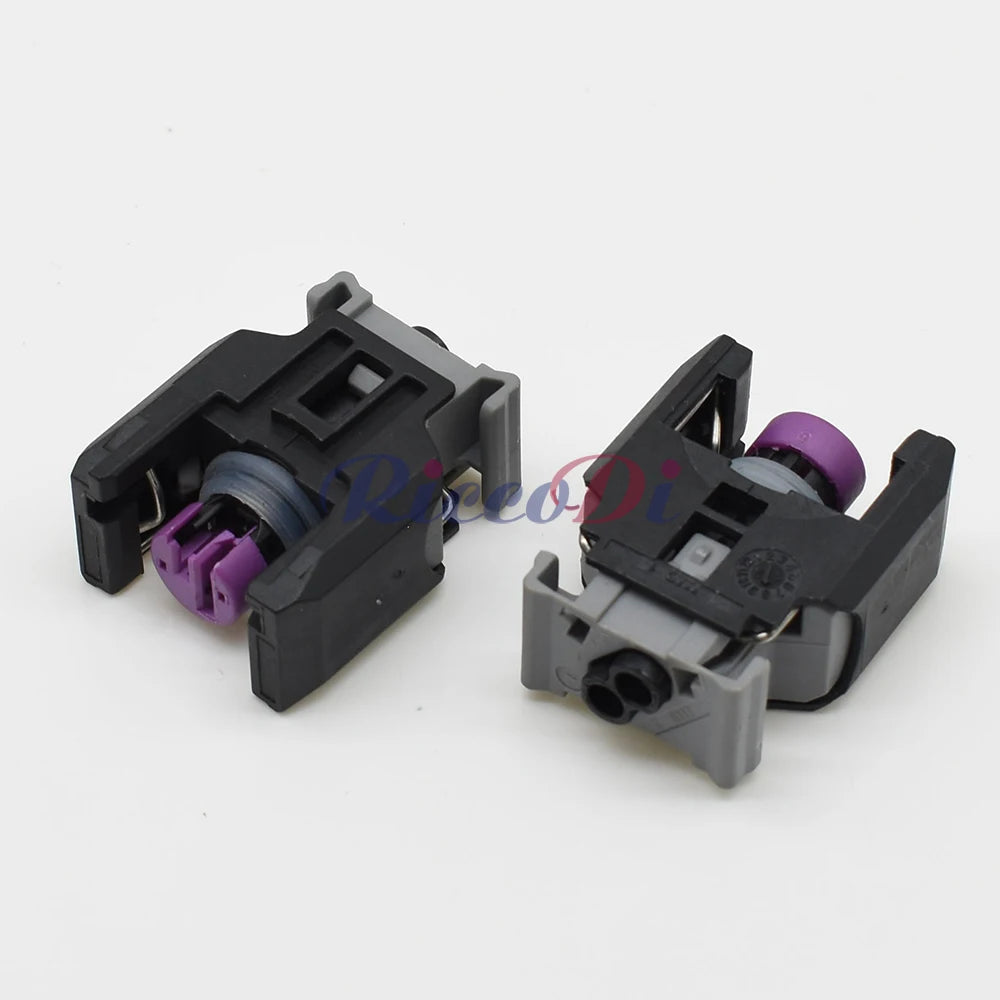 2 pin injector plug with terminals designed for stable fuel injector connection