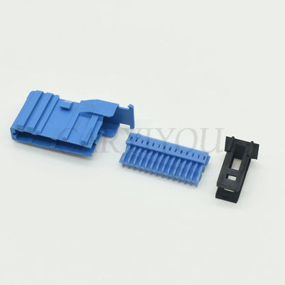 26 Pin electrical auto wiring harness connector DJ7261-0.6-21 showing locking structure