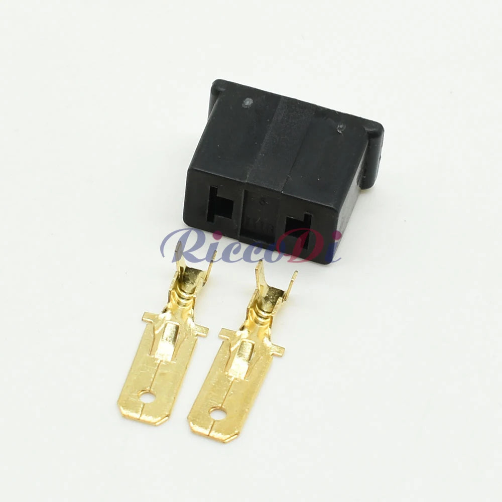 Automotive 2P wire harness connector installed in vehicle wiring harness for secure and durable electrical connections