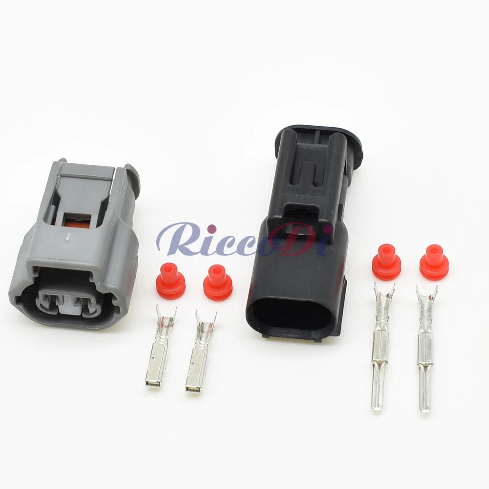Close-up of 2-pin female male automotive connector 7223-1522 highlighting secure pins and plastic housing