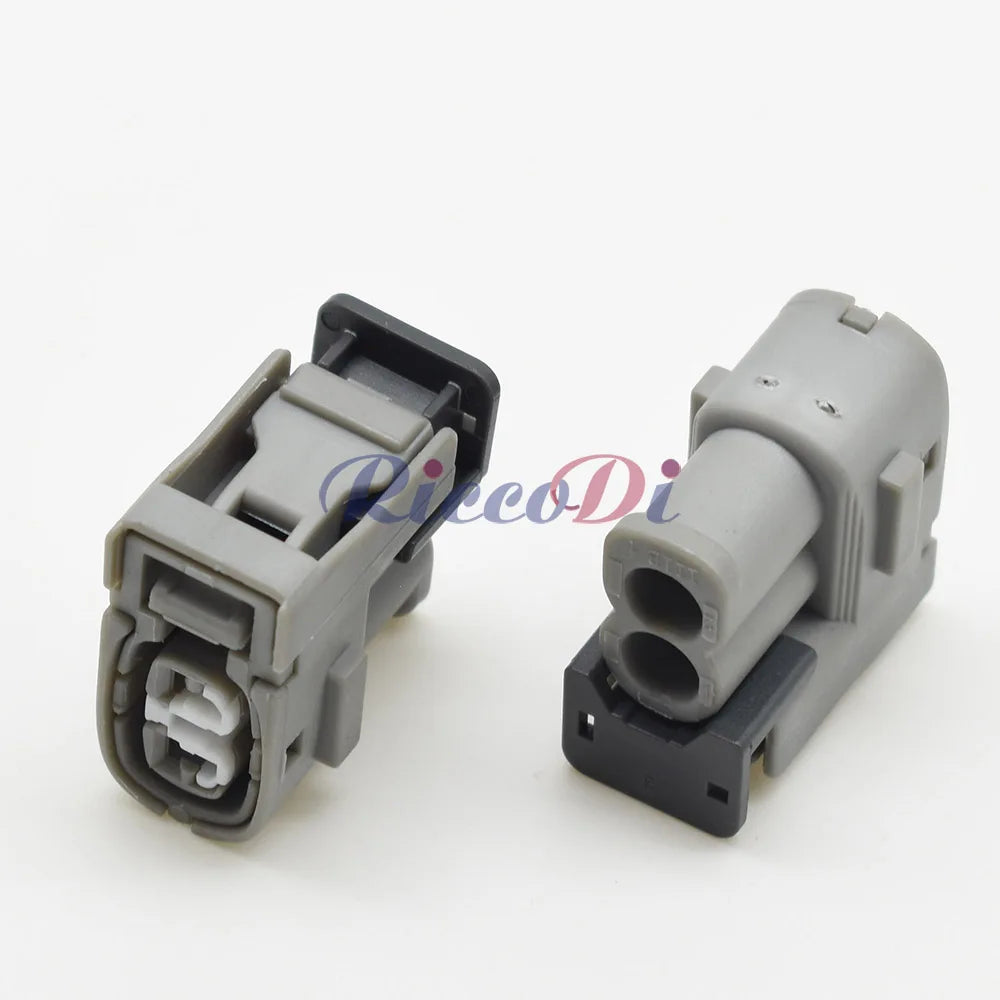 Detailed view of female terminals for secure connection in Hyundai Elantra ignition coil wiring