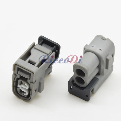 Detailed view of female terminals for secure connection in Hyundai Elantra ignition coil wiring