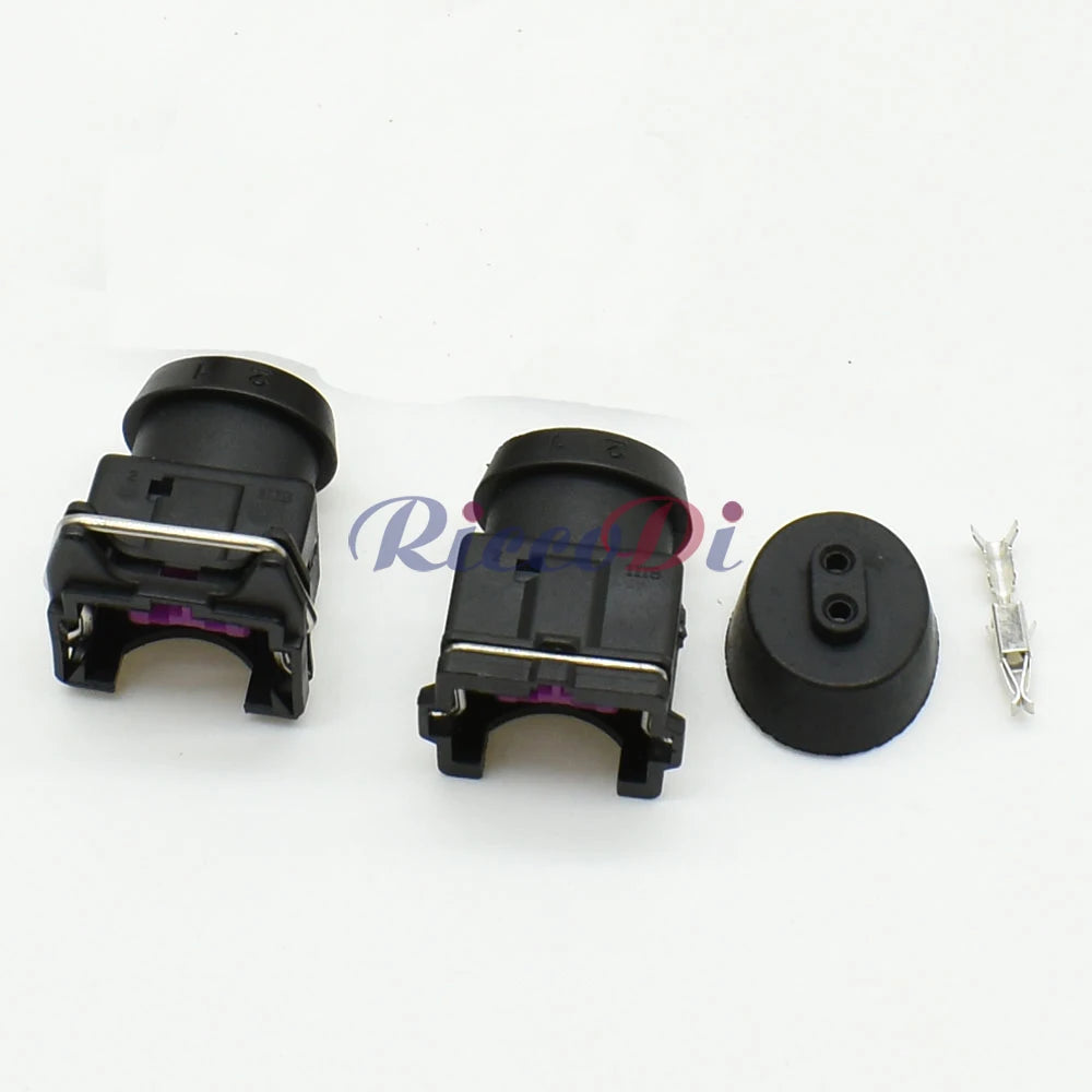 Close-up of terminals on DJ7023A/B 3.5mm series 2 pin automotive connector showing reliable electrical connections
