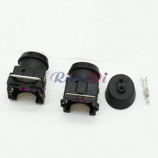 Close-up of terminals on DJ7023A/B 3.5mm series 2 pin automotive connector showing reliable electrical connections