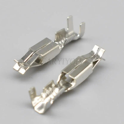 3.5MM connector plug showing terminal structure for automotive wiring harness and fuse box