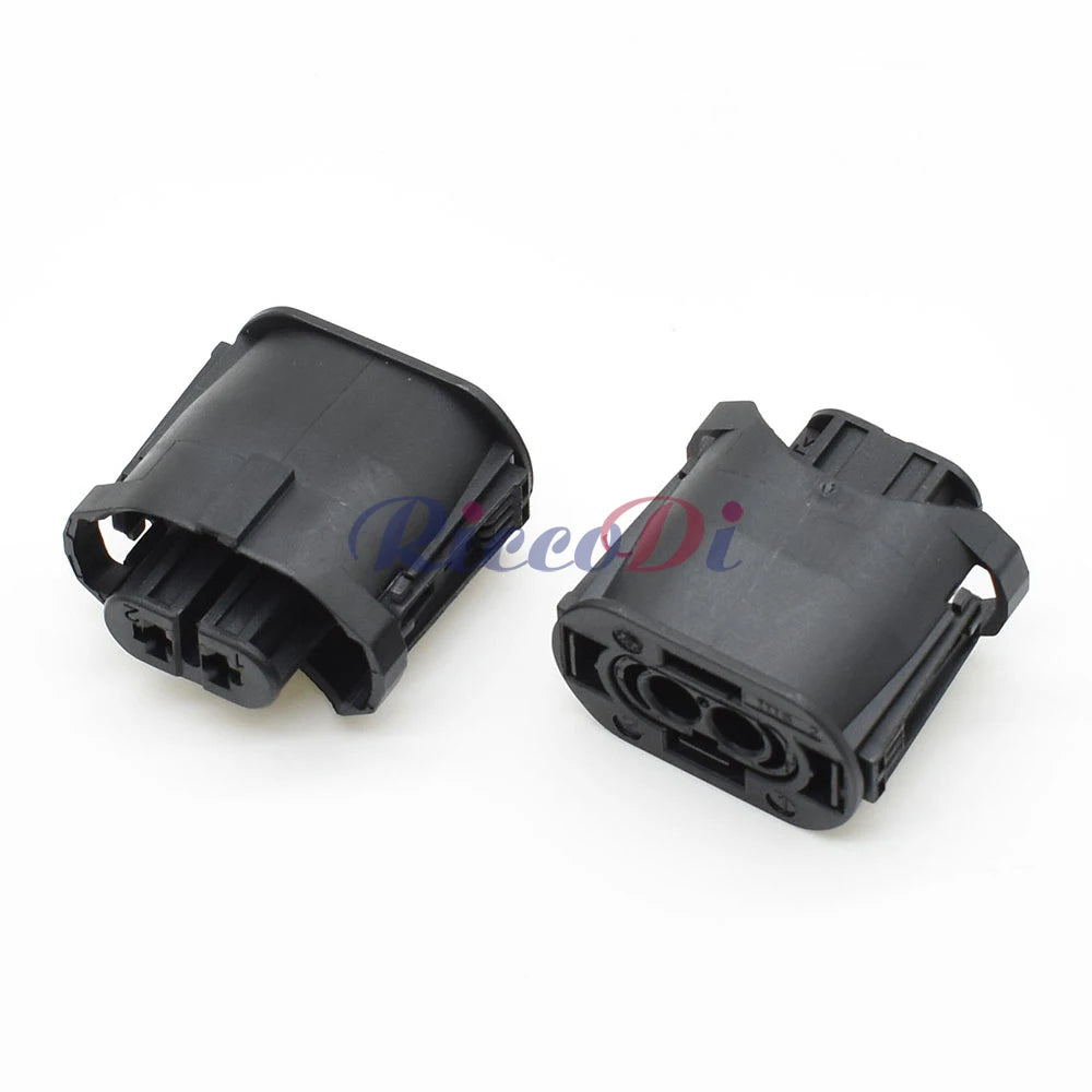 Durable housing of 3.5mm DJ7029TC automotive connector plug for reliable car wiring connections