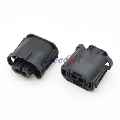 Durable housing of 3.5mm DJ7029TC automotive connector plug for reliable car wiring connections