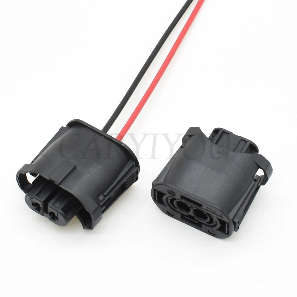 Installation demonstration of 3.5mm DJ7029TC automotive connector plug in car wiring harness