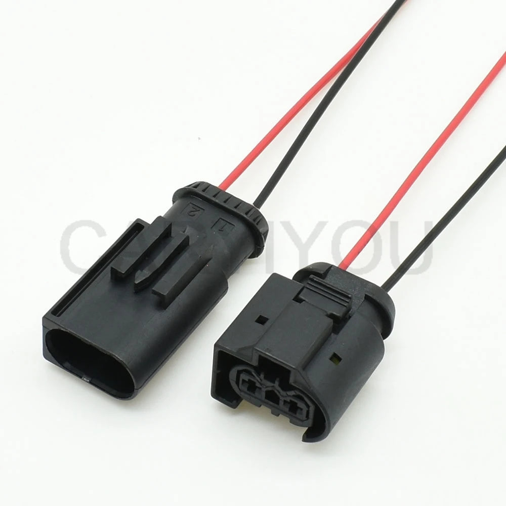 3.5mm automotive sensor connector installed in car wiring harness for secure and stable electrical connection