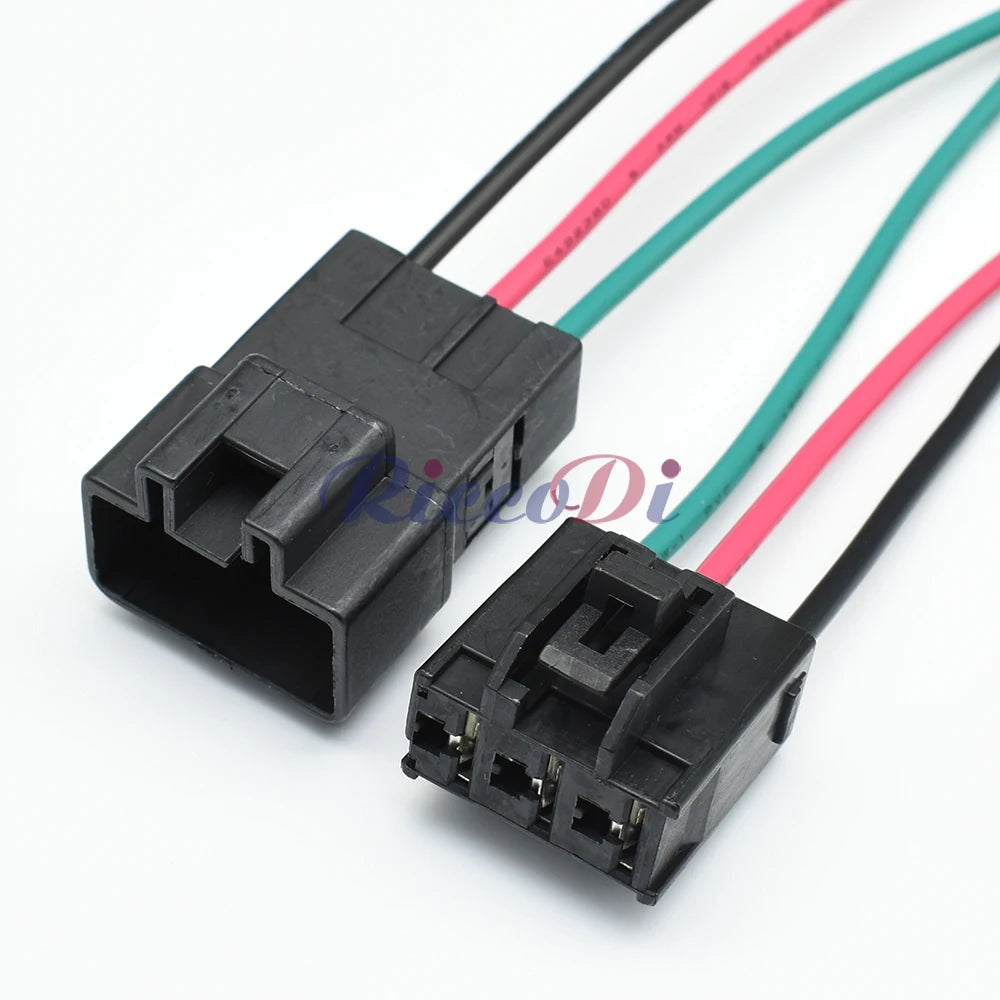Detailed view of plastic housing and wiring of 312 unsealed series 3-Pin automotive connector 7282-3030 7283-3030