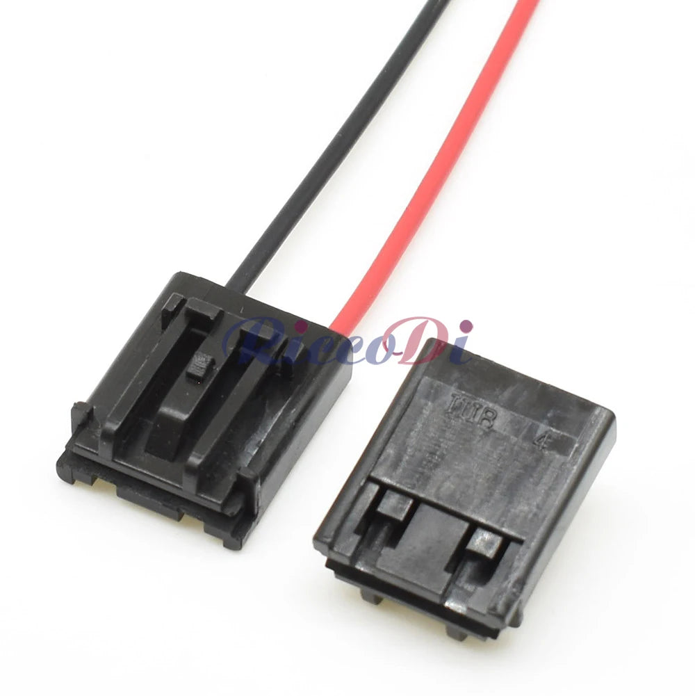 Demonstration of 346027-1 connector fitting into Acura MDX and RDX fog light wiring