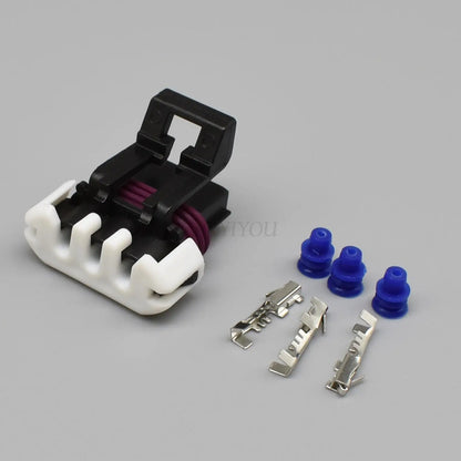 Rear view of 3-pin automotive wire connector front lamp socket 1212961 12129615 12110293 showing wire terminals