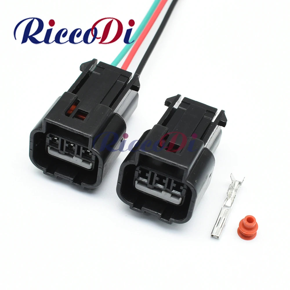 3-Pin automotive waterproof connector showing female plug and housing Kum 62 Z 060