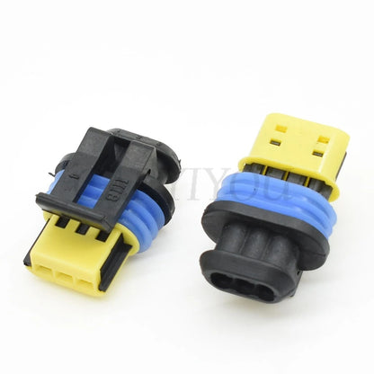 Waterproof plastic housing design of 3-pin automotive wire harness connector for reliable electrical sealing